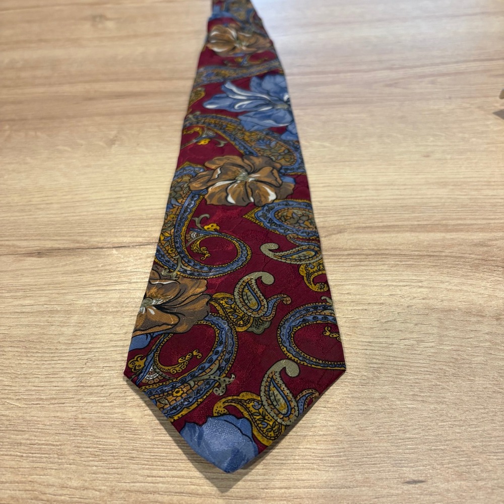 Bugatti Mens Silk Tie Burgundy Red Paisley Floral Italian Silk Made in USA 4in